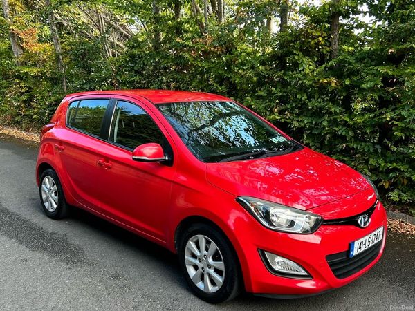Hyundai i20 Hatchback, Petrol, 2014, Red