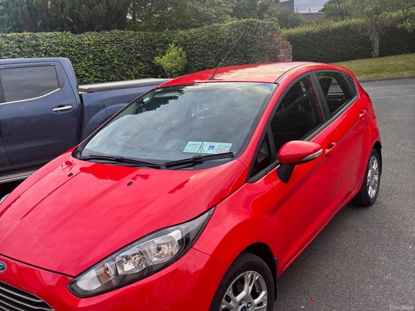 Ford Fiesta Hatchback, Petrol, 2015, Red