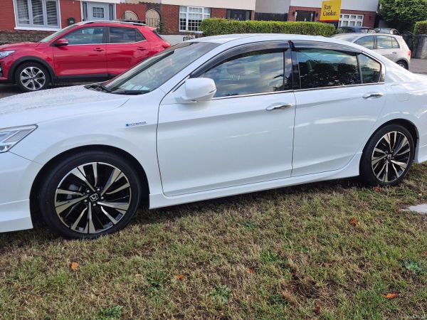 Honda Accord Saloon, Petrol Hybrid, 2016, White