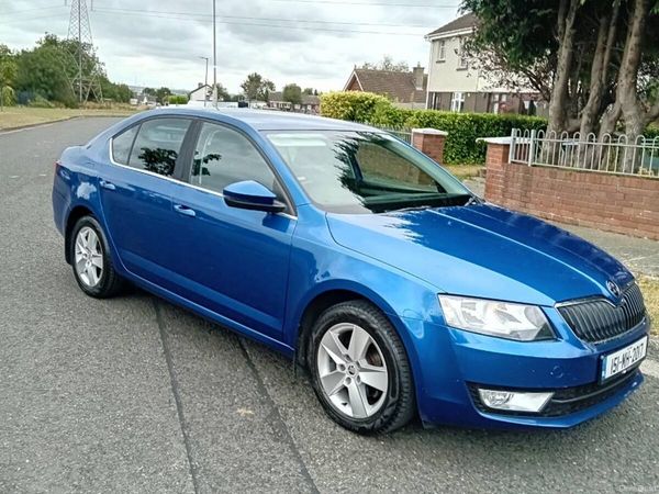 Skoda Octavia Saloon, Petrol, 2015, Blue