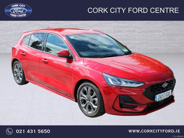 Ford Focus Hatchback, Petrol Hybrid, 2024, Red
