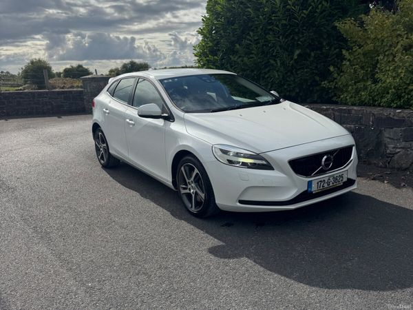 Volvo V40 Hatchback, Petrol, 2017, White
