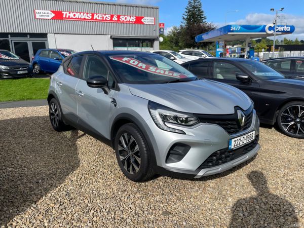 Renault Captur Hatchback, Petrol, 2022, Grey