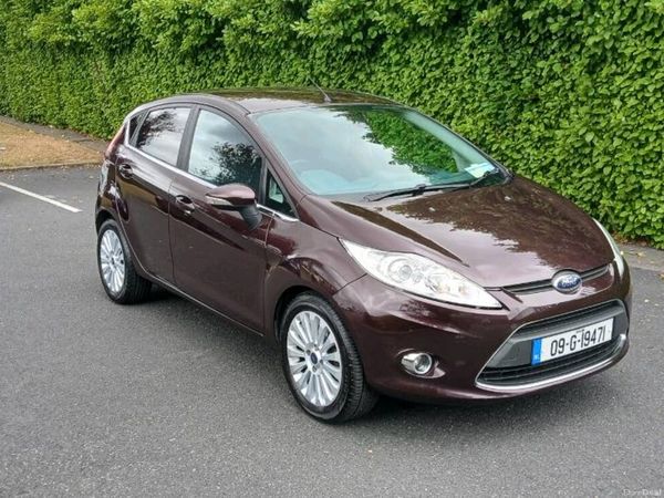 Ford Fiesta Hatchback, Petrol, 2009, Red