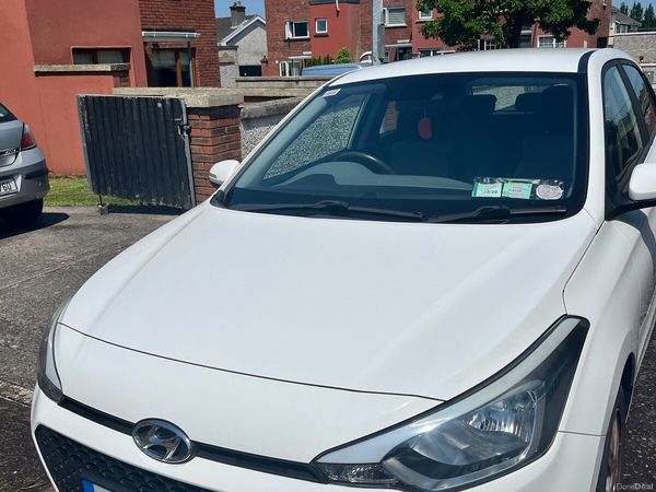 Hyundai i20 Hatchback, Petrol, 2016, White
