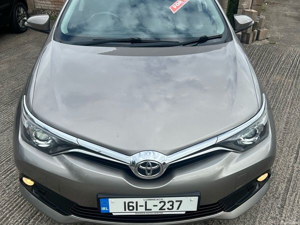 Toyota Auris Hatchback, Diesel, 2016, Bronze