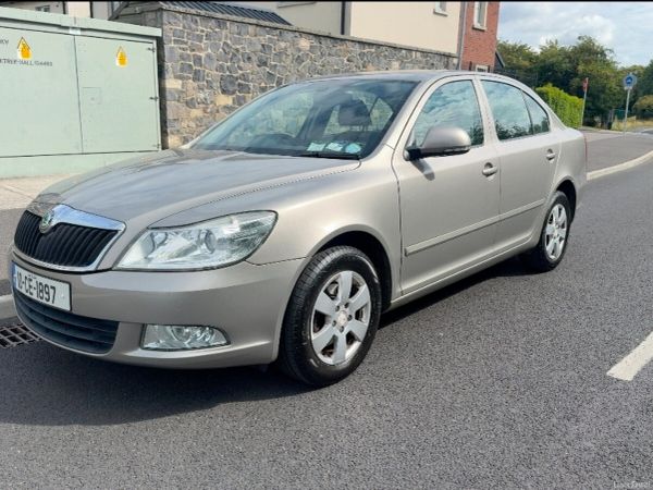 Skoda Octavia Hatchback, Diesel, 2010, Beige