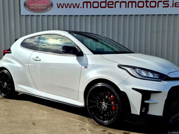 Toyota Yaris Hatchback, Petrol, 2021, White