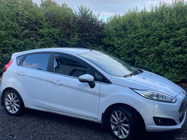 Ford Fiesta Hatchback, Petrol, 2016, White