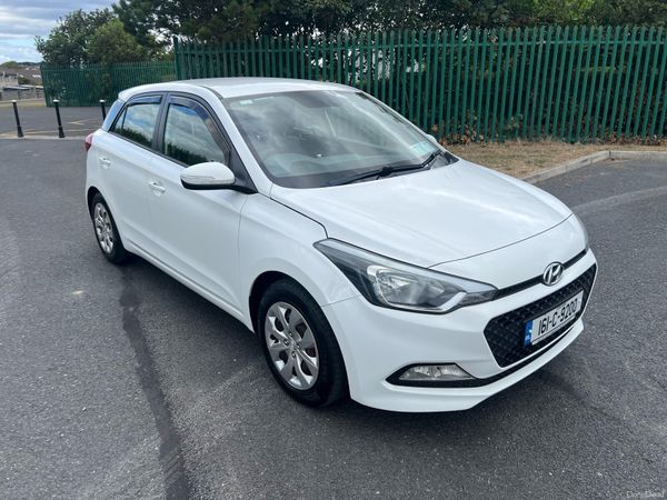Hyundai i20 Hatchback, Petrol, 2016, White