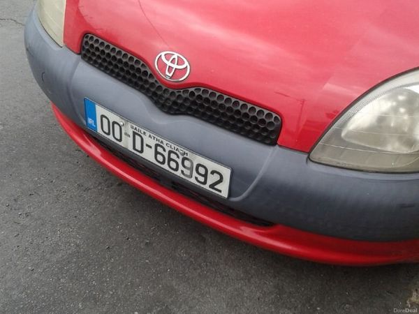 Toyota Yaris Hatchback, Petrol, 2000, Red