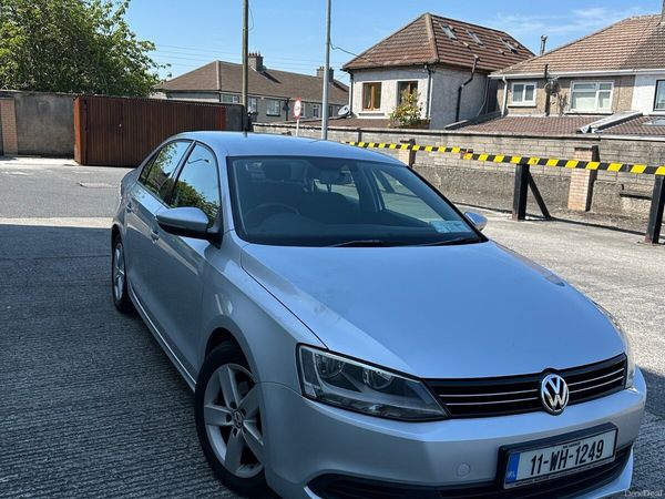Volkswagen Jetta Saloon, Diesel, 2011, Silver