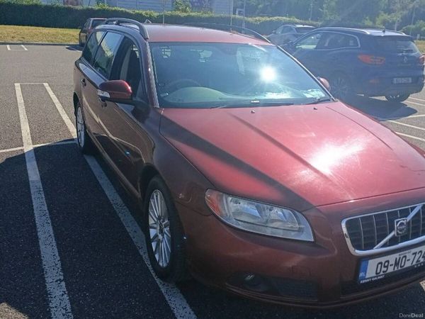 Volvo V70 Estate, Diesel, 2009, Red