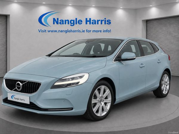 Volvo V40 Hatchback, Diesel, 2017, Blue