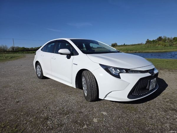 Toyota Corolla Saloon, Petrol Hybrid, 2019, White