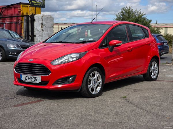 Ford Fiesta Hatchback, Petrol, 2013, Red