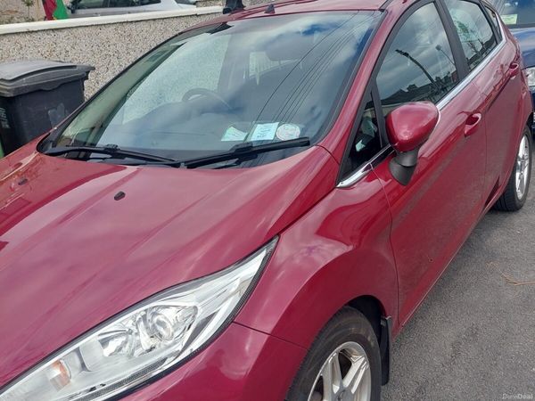 Ford Fiesta Hatchback, Petrol, 2014, Red