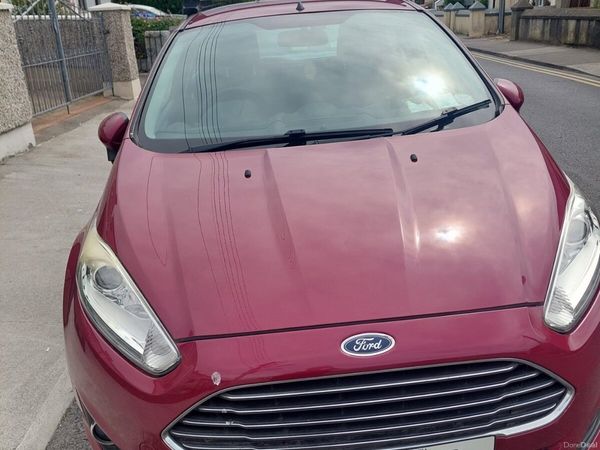 Ford Fiesta Hatchback, Petrol, 2014, Red