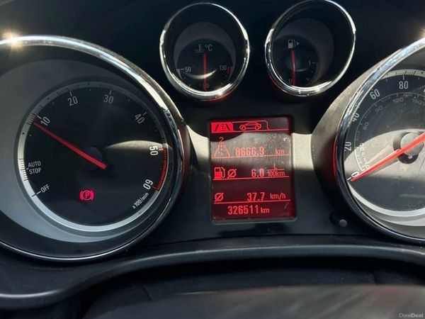 Vauxhall Insignia Hatchback, Diesel, 2012, Grey