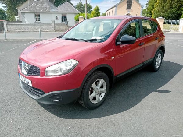Nissan Qashqai Hatchback, Diesel, 2011, Red