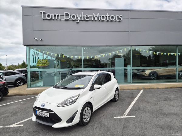 Toyota Aqua Hatchback, Petrol Hybrid, 2017, White