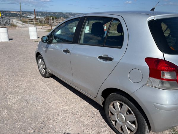 Toyota Yaris Hatchback, Petrol, 2010, Silver