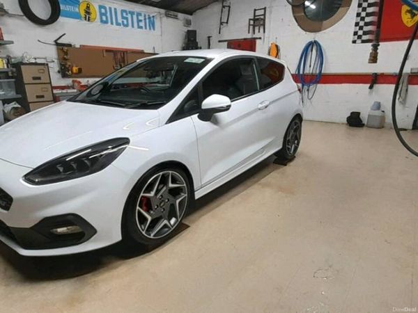 Ford Fiesta Hatchback, Petrol, 2021, White