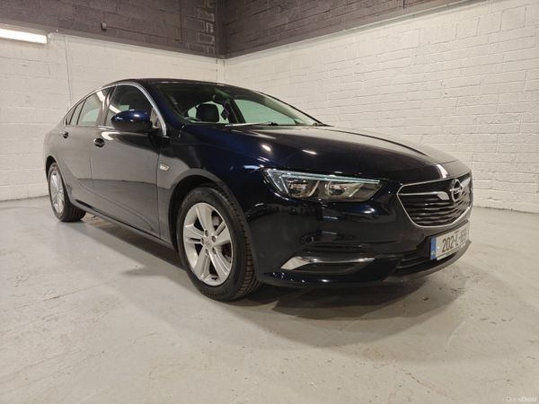 Opel Insignia Hatchback, Diesel, 2020, Blue