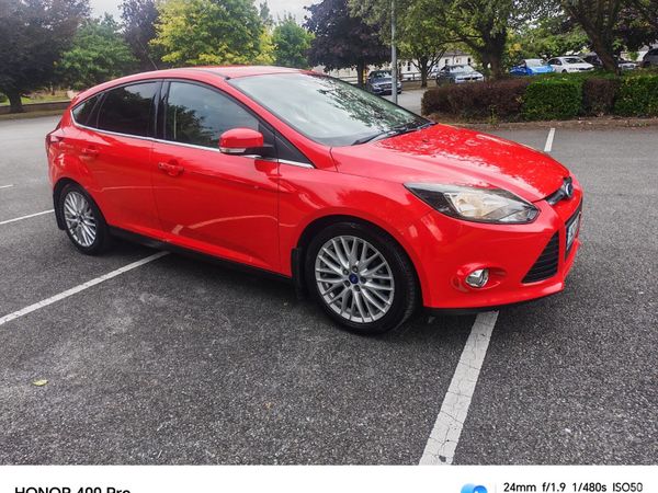 Ford Focus Hatchback, Diesel, 2014, Red