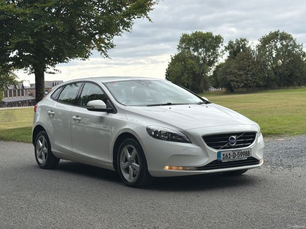 Volvo V40 Hatchback, Diesel, 2016, White