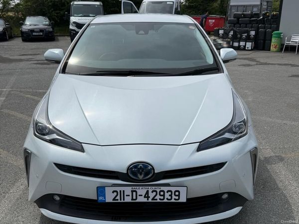 Toyota Prius Hatchback, Petrol Hybrid, 2021, White
