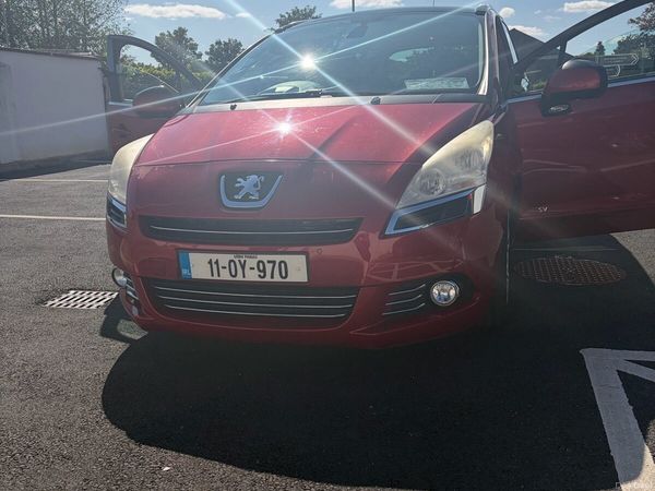 Peugeot 5008 MPV, Diesel, 2011, Red