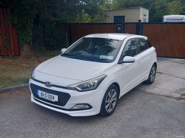 Hyundai i20 Hatchback, Petrol, 2016, White