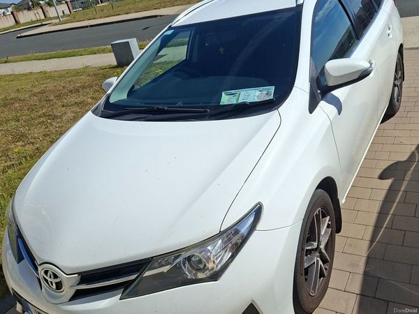 Toyota Auris Estate/Jeep, Diesel, 2015, White