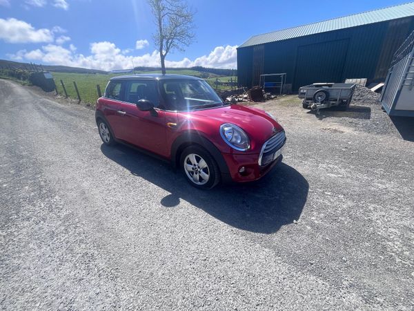 Mini Cooper Hatchback, Diesel, 2015, Red