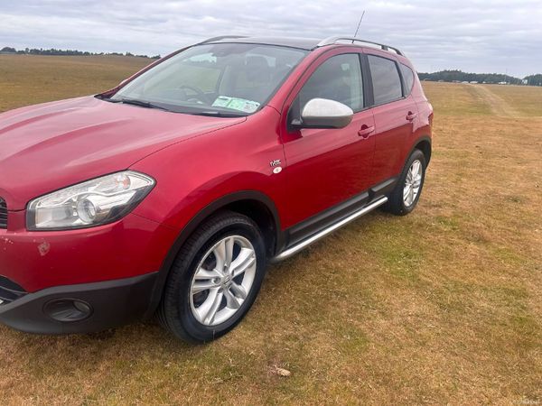 Nissan Qashqai Hatchback, Diesel, 2010, Red