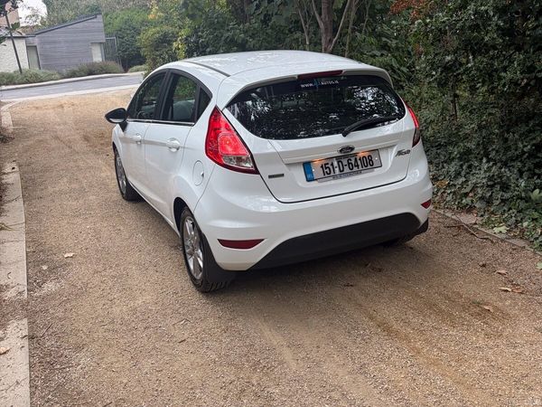 Ford Fiesta Hatchback, Petrol, 2015, White