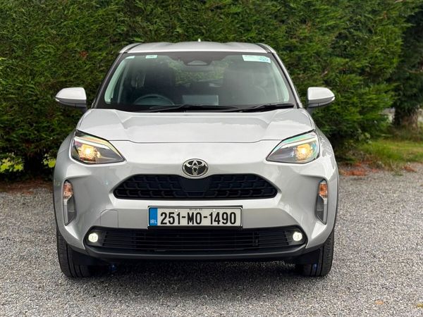 Toyota Yaris Cross Hatchback, Petrol Hybrid, 2025, Grey