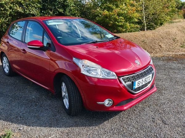 Peugeot 208 Hatchback, Petrol, 2015, Red