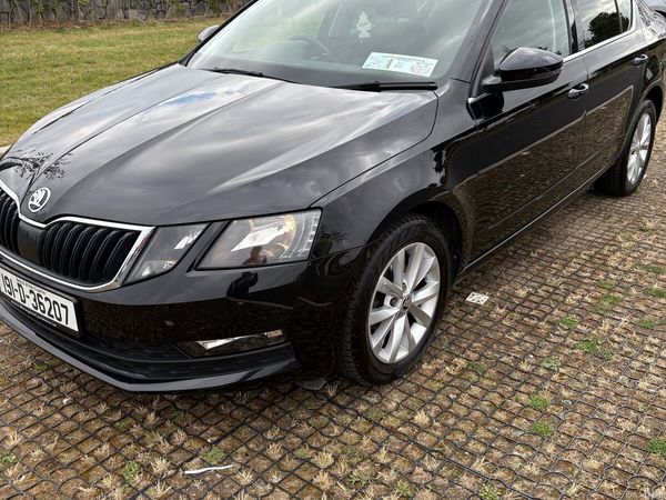 Skoda Octavia Saloon, Diesel, 2019, Black