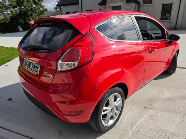 Ford Fiesta Hatchback, Diesel, 2016, Red