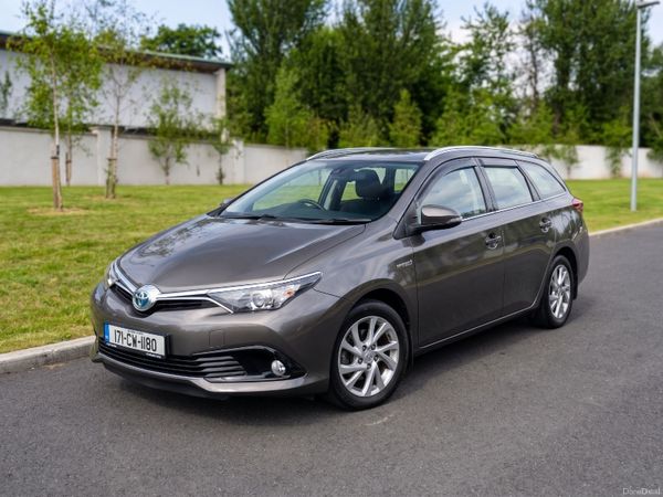 Toyota Auris MPV, Petrol Hybrid, 2017, Grey