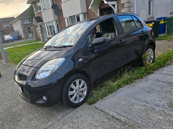 Toyota Yaris Hatchback, Petrol, 2011, Black