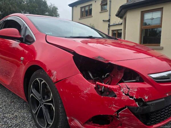 Opel Astra Hatchback, Diesel, 2012, Red