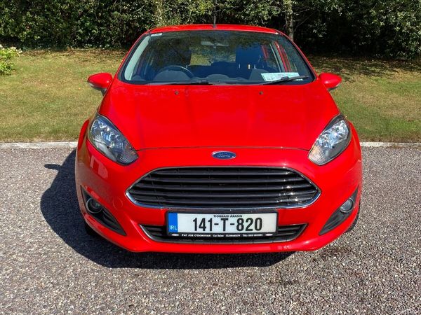 Ford Fiesta Hatchback, Petrol, 2014, Red