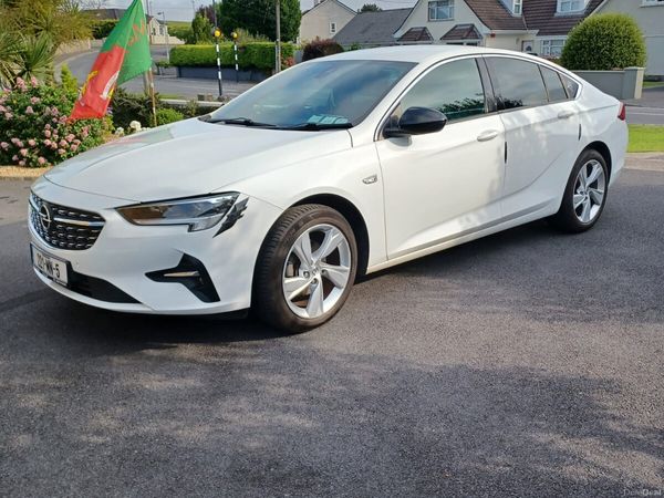 Opel Insignia Hatchback, Diesel, 2022, White