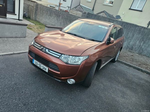 Mitsubishi Outlander SUV, Diesel, 2013, Red