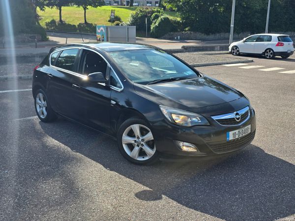 Opel Astra Hatchback, Petrol, 2010, Black