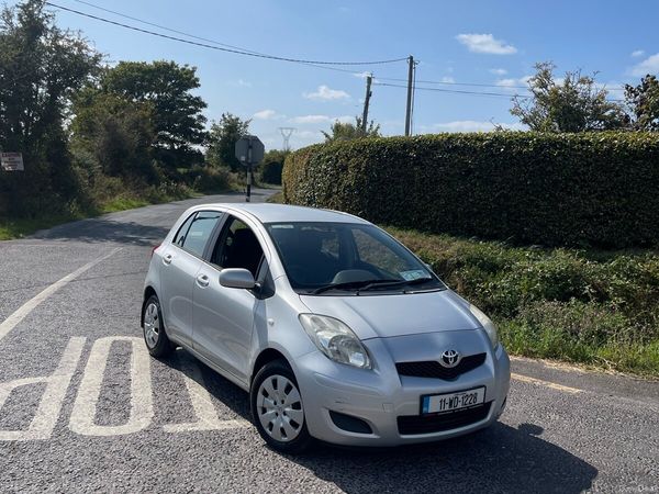 Toyota Yaris Hatchback, Petrol, 2011, Silver