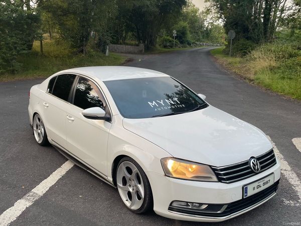 Volkswagen Passat Saloon, Diesel, 2011, White